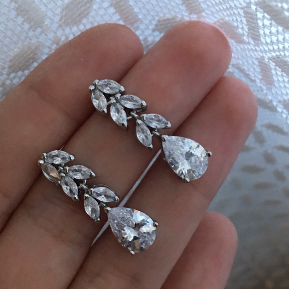 Crystal Leaf Drop Earrings - Picture 4 of 8